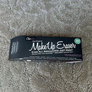 The original makeup eraser chic black